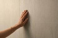 Chọn Tấm Ốp Tường Thế Nào Để Không Xuống Cấp Sau Vài Tháng?